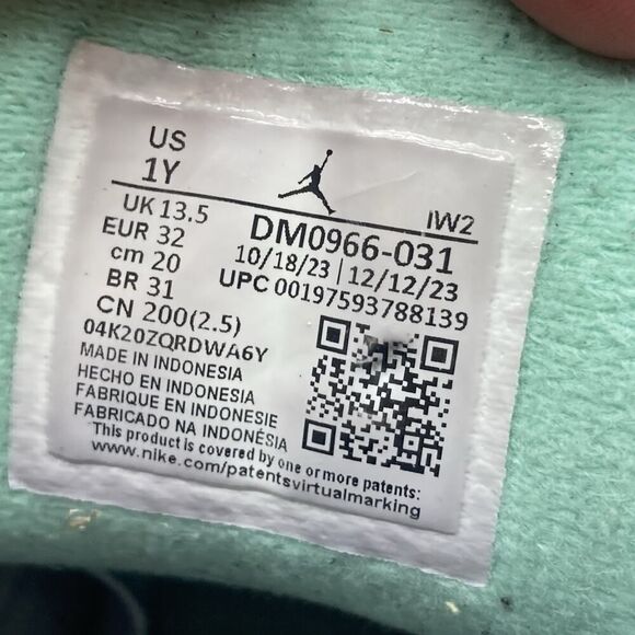 Size 1Y Nike Boys Air Jordan 3 Retro DM0966-031 Black Basketball Shoes Sneakers - Picture 9 of 10